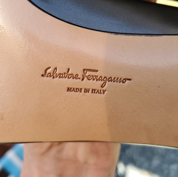 Salvatore Ferragamo Pumps.  Size 9. EUC. Gold Silver. Made in Italy - Picture 4 of 15